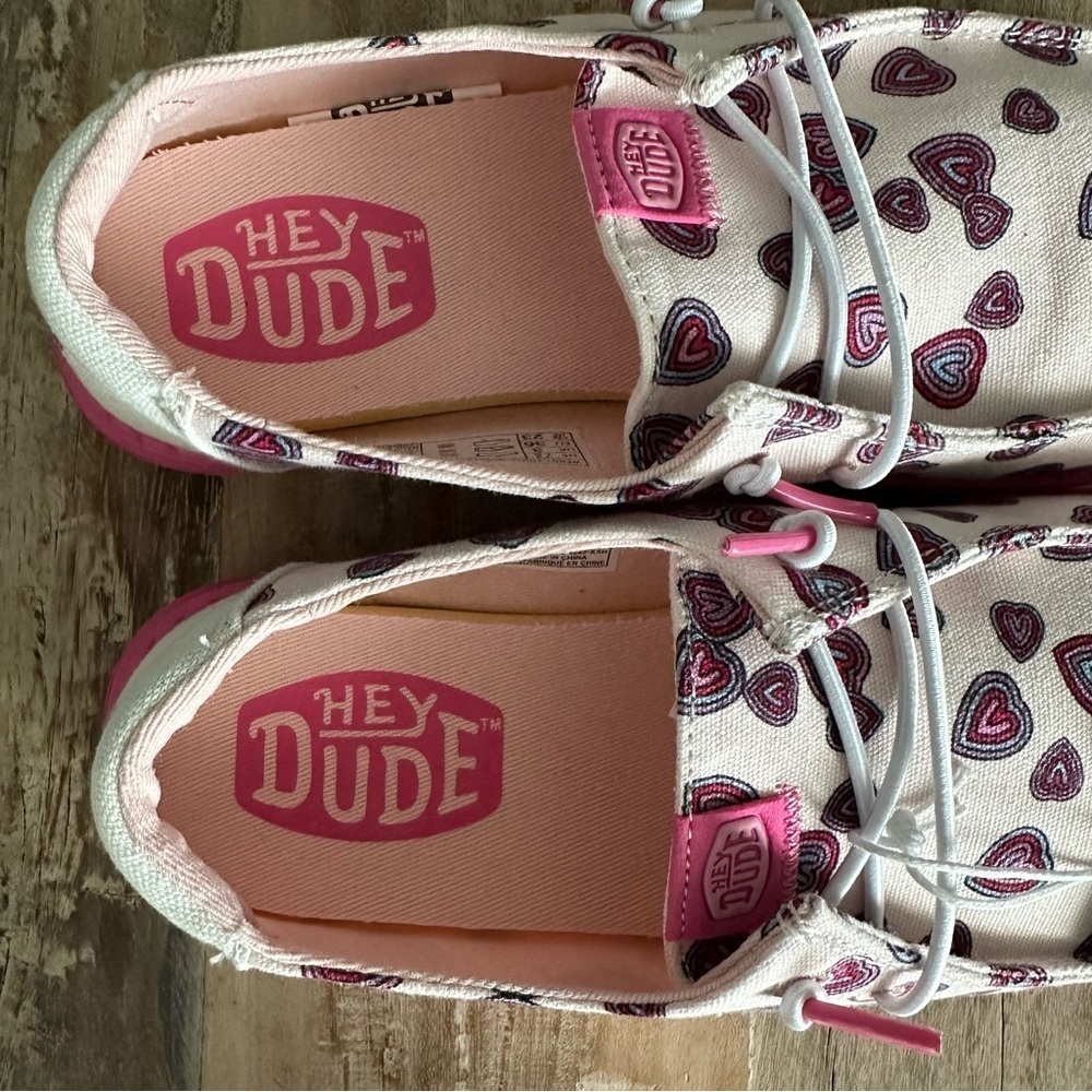 Hey Dude Wendy Youth Hearts Shoes Pink Slip On Size Youth 4 NWOB - Picture 7 of 8